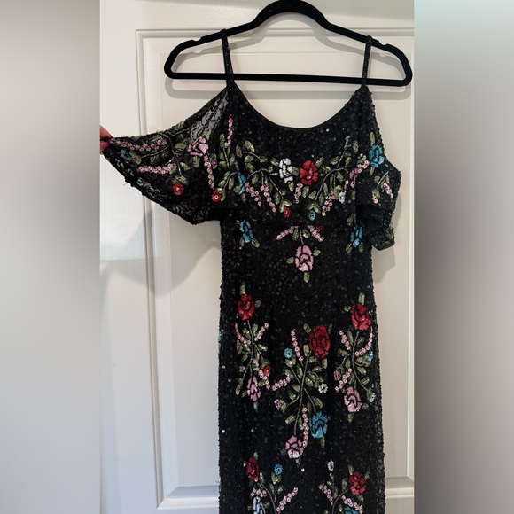 Beaded & sequined embellished floral evening dress by Mac Duggal - Picture 4 of 10